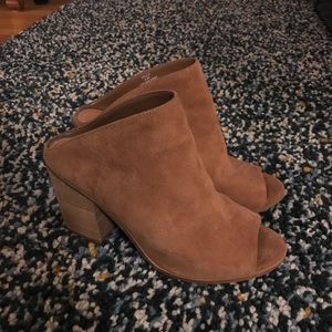 Steve Madden “Nollla” suede mule with heel
